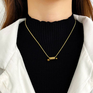 Collier pendentif à ressort en acier inoxydable 316L plaqué or 18 carats, résistant à l'eau et inaltérable, avec logo personnalisé, pour femme - Product Image 3