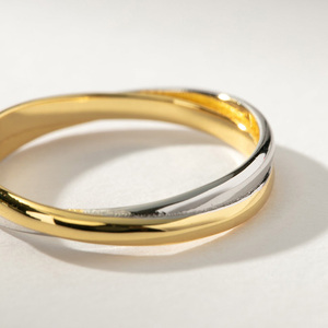 Bagues minimalistes personnalisées AR059 en argent sterling 925 plaqué rhodium/or, bagues croisées bicolores pour femmes, à porter au quotidien - Product Image 3