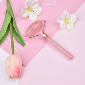Haute qualité De <span class=keywords><strong>Quartz</strong></span> <span class=keywords><strong>Rose</strong></span> naturel Du Visage Massage Rouleau de Jade ensemble <span class=keywords><strong>gua</strong></span> <span class=keywords><strong>sha</strong></span> outil de massage pour <span class=keywords><strong>le</strong></span> visage et <span class=keywords><strong>le</strong></span> - Product Image 4