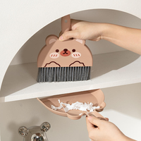 Ensemble balai et pelle multifonctionnel mini mignon au design de dessin animé pour enfants, idéal pour nettoyer le clavier et les débris du bureau