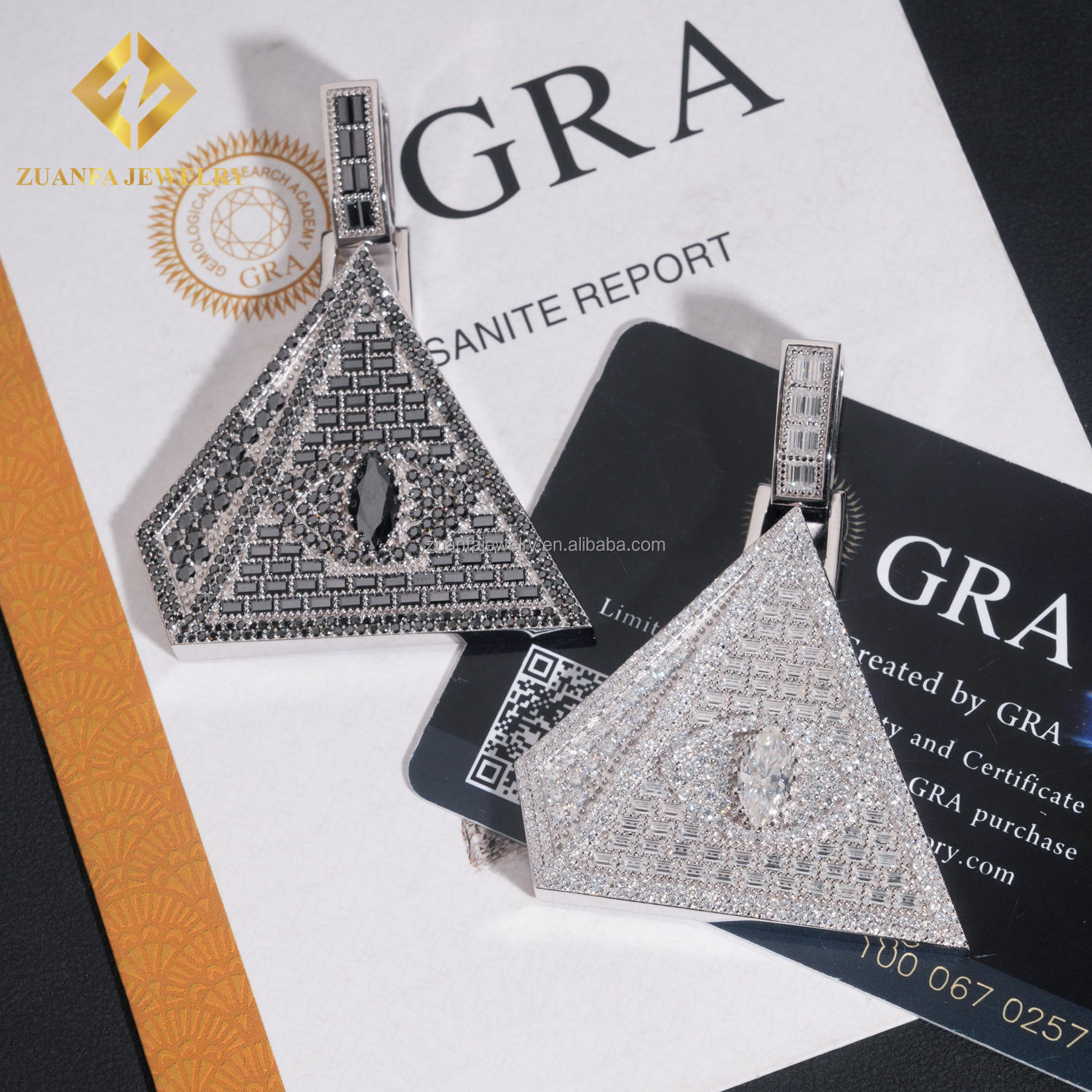 Silver+black moissanite