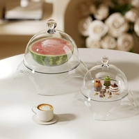 Dôme de service moderne en plastique transparent en forme de cloche, empilable, pour la conservation des aliments frais et la protection contre la poussière, idéal pour les boulangeries, les buffets et les présentations de mariage