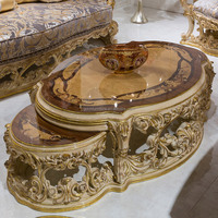 Meubles de villa européens de haute qualité personnalisés, sculpture sur bois massif faite à la main, ensemble de canapés de salon de luxe français, canapés en tissu
