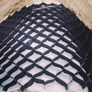 <span class=keywords><strong>Nid</strong></span> <span class=keywords><strong>d</strong></span>'<span class=keywords><strong>abeille</strong></span> écologique léger, facile à manipuler et durable pour la construction routière - Product Image 1