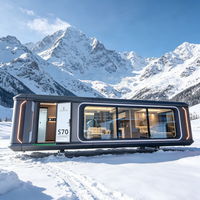 Maison-capsule de camping moderne et luxueuse en structure acier préfabriquée, étanche, avec système intelligent, type villa ou cabane conteneur
