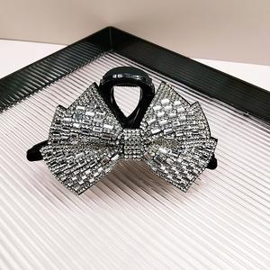 Pince à cheveux de luxe avec nœud papillon, strass scintillants et pince requin en plastique pour femme - Product Image 4