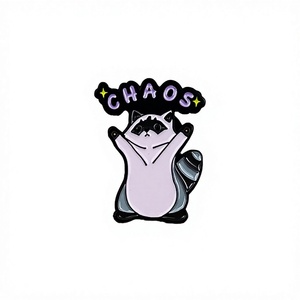 Divertido Pin Esmaltado <span class=keywords><strong>de</strong></span> Mapache con Diseño <span class=keywords><strong>de</strong></span> <span class=keywords><strong>Amor</strong></span> y Traviesura, Broche <span class=keywords><strong>de</strong></span> Animal <span class=keywords><strong>de</strong></span> Dibujos Animados, Insignia <span class=keywords><strong>de</strong></span> Solapa, Joyería, Regalo para Amigos y Niños - Product Image 1