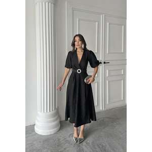 Robe noire trapèze ceinturée à manches bouffantes pour soirée - Product Image 4
