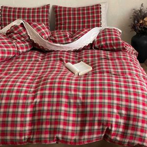 Juego de Ropa de Cama Nórdica Navideña de Algodón a Cuadros Rojos, 4 Piezas, Transpirable, de Doble Capa, para Uso Doméstico - Product Image 5