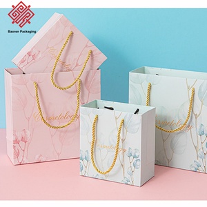 Sac cadeau Baoren High Beauty bleu, petit et élégant, sac en papier de luxe avec logo découpé, poignée torsadée, sac d'emballage pour robe, logo personnalisé - Product Image 5