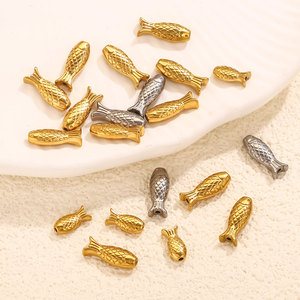 Perles tubulaires en forme de poisson |   Perles entretoises animales à grand trou en acier inoxydable plaqué or PVD 18K pour la fabrication de bijoux DIY (bracelets et colliers) - Product Image 4