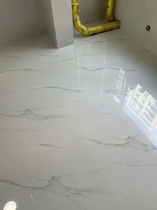Carrelage en porcelaine poli brillant 60x60cm, aspect marbre blanc, pour murs et sols - Product Image 4