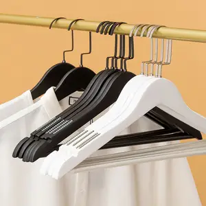 JINSHENG fabrika toptan amazon için logo ile özel ahşap askı otel ahşap ceket askıları pantolon takım elbise tahta giysi askılığı