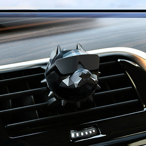 IStapromo Gifts Nouveau Design Désodorisant de Voiture Diffuseur de Parfum Clip de Ventilation Bouledogue Accessoires Auto Cadeau de Noël - Product Image 6