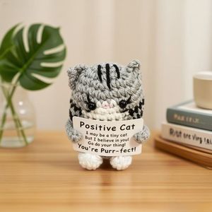 Poupée en crochet d'animal populaire, couleur grise, chat mignon, poupées tissées pour femmes, fabrication artisanale, petite décoration de bureau positive - Product Image 4
