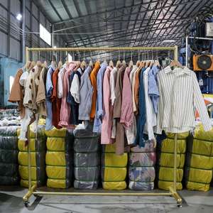 Fardos Premium de Roupas Americanas Usadas Mistas de Alta Qualidade - Product Image 5