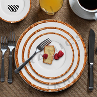 Ensemble exquis d'assiettes en porcelaine Design à bords dorés inspiré du bambou pour une table de mariage élégante