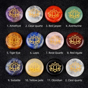 25mm Pouce Rond Personnalisé Inspirant Gravé <span class=keywords><strong>Pierres</strong></span> Lotus Motifs Reiki Sculpté Poche Inquiétude Pierre Chakra Puissance Pierre <span class=keywords><strong>pour</strong></span> Cadeau - Product Image 1