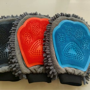 Gants de toilettage pour animaux de compagnie en chenille et silicone gris, orange, rouge, bleu pour le bain, le massage, le nettoyage et l'élimination des poils des chiens - Product Image 4