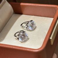 Nouvelles boucles d'oreilles clipsables en argent 925 et moissanite pour femme, exquises, haut de gamme, suspendues, scintillantes, effet diamant, petites ampoules, tendance et élégantes