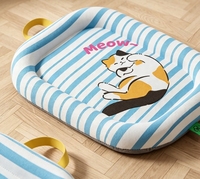 Tapis rafraîchissant pour animaux de compagnie en soie glacée rayé bleu et blanc, avec rebord intégral, imprimé chat de dessin animé, doux et lavable, pour lit de chat et chien