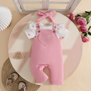 Nuovo Set Estivo 3 Pezzi per Neonata in Cotone: Tutina a Maniche Corte, Pantaloni con Bretelle e Fascia per Capelli - Product Image 3