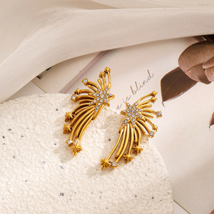 Pendientes de acero inoxidable con alas de cristal y diseño de estrella, chapados en oro de 18k, para mujer, uso diario. - Product Image 3