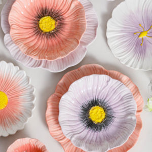 Piring pengisi daya porselen keramik dicat Tangan bentuk bunga Retro terlaris piring Microwave mesin cuci piring aman tahan lama untuk rumah Hotel - Product Image 3