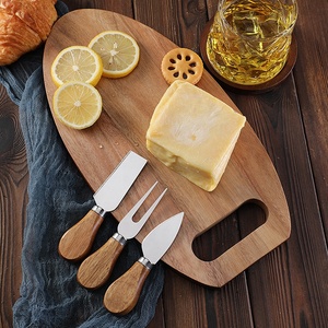 Ensemble cadeau <span class=keywords><strong>plateau</strong></span> à <span class=keywords><strong>fromage</strong></span> avec logo personnalisé, <span class=keywords><strong>plateau</strong></span> à <span class=keywords><strong>fromage</strong></span> <span class=keywords><strong>en</strong></span> bois d'acacia avec ensemble de couteaux à <span class=keywords><strong>fromage</strong></span>, <span class=keywords><strong>plateau</strong></span> à charcuterie, <span class=keywords><strong>plateau</strong></span> de service <span class=keywords><strong>en</strong></span> <span class=keywords><strong>ardoise</strong></span> - Product Image 1