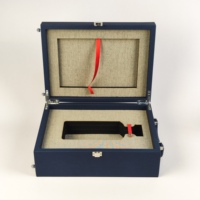 Boîte à vin en bois avec couvercle en cuir PU, insert en mousse tissée, quincaillerie métallique, logo personnalisé avec poignée pour bouteille de vin, emballage cadeau d'entreprise