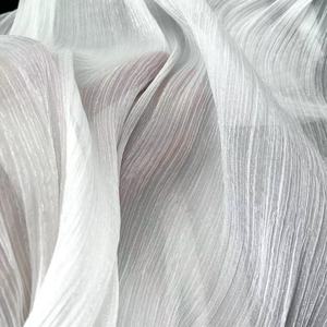 Tissu en <span class=keywords><strong>voile</strong></span> de tulle plissé transparent en polyester recyclé brillant effet crêpe scintillant pour vêtements de mariage - Product Image 3