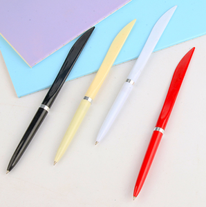 Bolígrafo de Plástico Económico al por Mayor con Cuchillo de Desempaquetado Tipo Espada, Personalizable para Papelería Estudiantil y de Oficina - Product Image 1