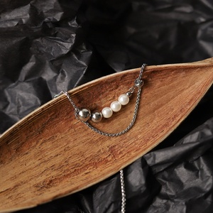 Collier simple et élégant en acier inoxydable avec chaîne carrée en perles et collier à double rangée de perles en acier réglable - Product Image 3