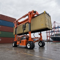 Transpalette hydraulique diesel de 30 tonnes, transitaire mobile de conteneurs pour la livraison de marchandises dans les parcs logistiques