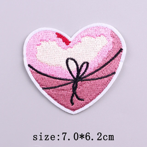 Parches Bordados Termoadhesivos de la Serie Rosa con Diseño de Leopardo, Mariposa y Corazón, con Logotipo Personalizado, para Ropa y Gorras Trucker - Product Image 3
