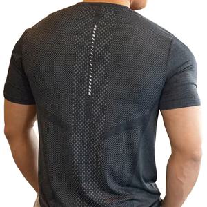 T-shirt de sport pour homme OEM, élastique, léger, polyester et élasthanne, respirant, vêtements de sport pour la course à pied - Product Image 2