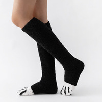Chaussettes pantoufles d'hiver douces et chaudes en peluche pour femmes, motif patte de chat, idéales pour la maison, vente en gros