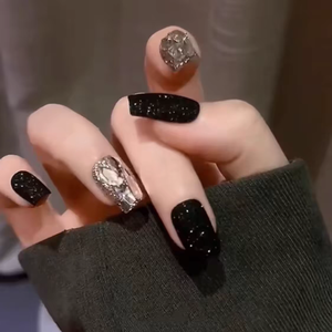 Elde takılan reçine parmak zırhı, parlak elmas tasarımlı tam kapsamlı tırnak yamaları, yüksek kaliteli çıkarılabilir beyaz ve siyah renkler - Product Image 2