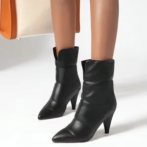 Nuevo diseño de botas de mujeres Damas del dedo del pie puntiagudo tacones zapatos corto botas de mujer resbalón en piel gruesa zapatos de interior