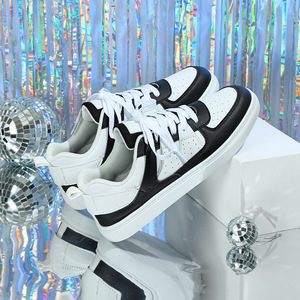 Chaussures <span class=keywords><strong>de</strong></span> sport blanches en gros, logo personnalisé, baskets <span class=keywords><strong>de</strong></span> tennis, cuir PU, baskets <span class=keywords><strong>de</strong></span> skate blanches pour femmes - Product Image 2