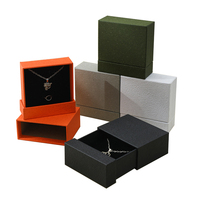 Boîte cadeau rigide de style tiroir avec logo personnalisé, en matériaux recyclés noirs, avec doublure en éponge, pour parfums, soins de la peau, huiles essentielles, cosmétiques