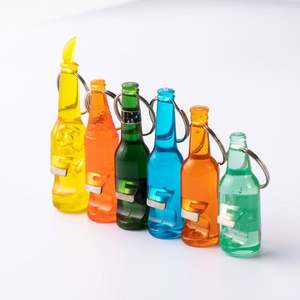 Porte-clés décapsuleur 3D magnétique mural en plastique ABS en forme de bouteille de bière, moderne et portable, avec logo personnalisé – Cadeau promotionnel sérigraphié - Product Image 1