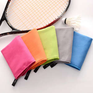 Toalla Deportiva de Microfibra de Doble Cara de Alta Absorbencia, Ecológica y de Secado Rápido de One Textiles Towels Industries, con Bolsa de Silicona - Product Image 1