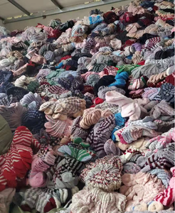 Liquidation Tiger : <span class=keywords><strong>Lot</strong></span> de chaussettes moelleuses mixtes pour hommes et femmes, <span class=keywords><strong>en</strong></span> polaire corail, chaussettes d'intérieur chaudes et duveteuses pour l'hiver, assortiment aléatoire, <span class=keywords><strong>pas</strong></span> <span class=keywords><strong>cher</strong></span> Mexique - Product Image 1