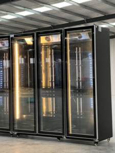 Réfrigérateur Commercial Vertical YINZHENG à 3 Portes <span class=keywords><strong>en</strong></span> Acier Inoxydable, Refroidissement par Air, Équipement de Réfrigération à Dégivrage Numérique pour Boissons - Product Image 1