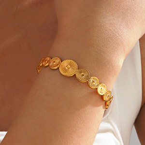 ขายส่งแฟชั่น สร้อยข้อมือสแตนเลสชุบทอง 18K PVD ปรับขนาดได้ ดีไซน์ลายรัศมีดวงอาทิตย์ อื่นๆ |   ทนทาน กันน้ำ - Product Image 5