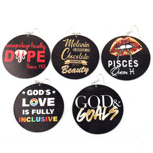 Pendientes redondos de madera historia negra - Product Image 2