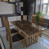 Combinaison moderne et simple de table à manger rectangulaire en bambou et de chaises pour petits appartements