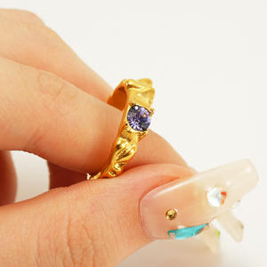 Anillo de acero inoxidable con circonita chapada en oro de 18 quilates, anillo de boda ajustable geométrico con piedra lunar para mujer - Product Image 4