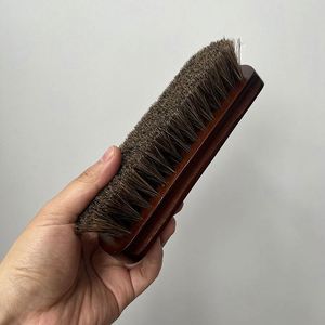 Cepillo de madera con cerdas naturales de crin de caballo para el cuidado de sofás y alfombras - Product Image 5